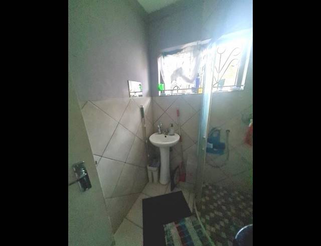 3 BEDROOM HOUSE FOR SALE IN BRACKENHAM